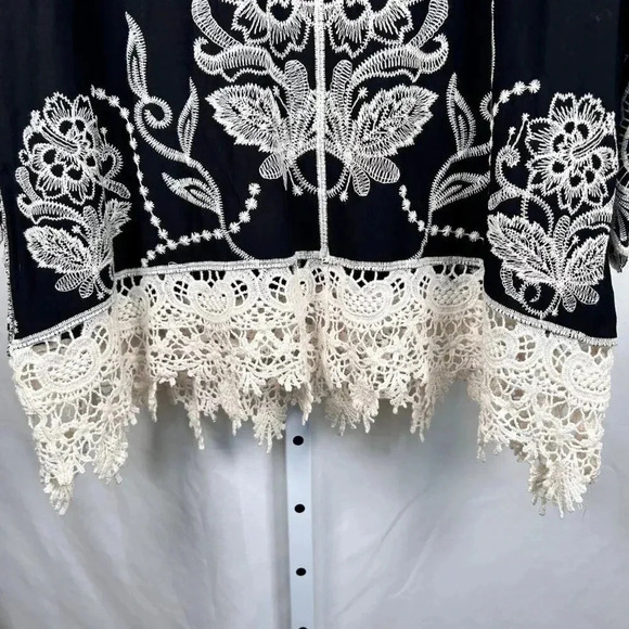 2/$30 C Est. 1946 Size 18/20 Embroidered Crochet Blouse Boho Flowy Coverup Swim - Picture 9 of 12